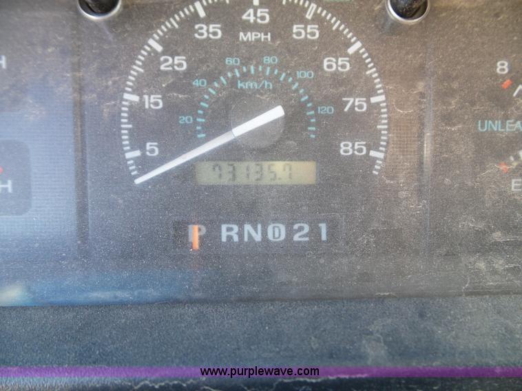 image for item J4832 1996 Ford Club Wagon van