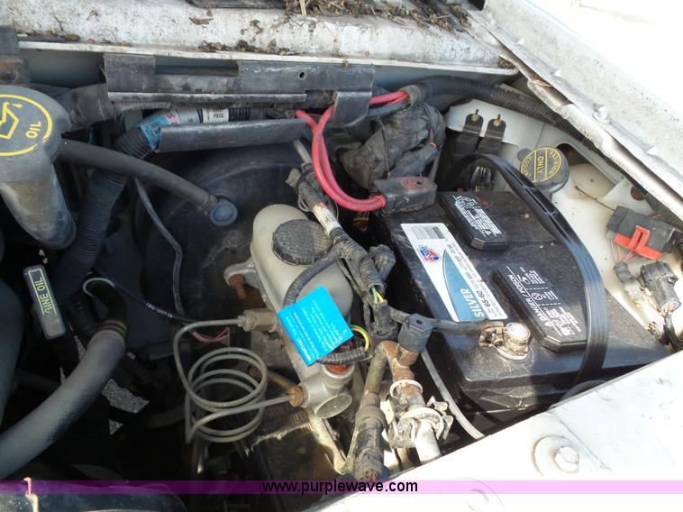 image for item J4832 1996 Ford Club Wagon van