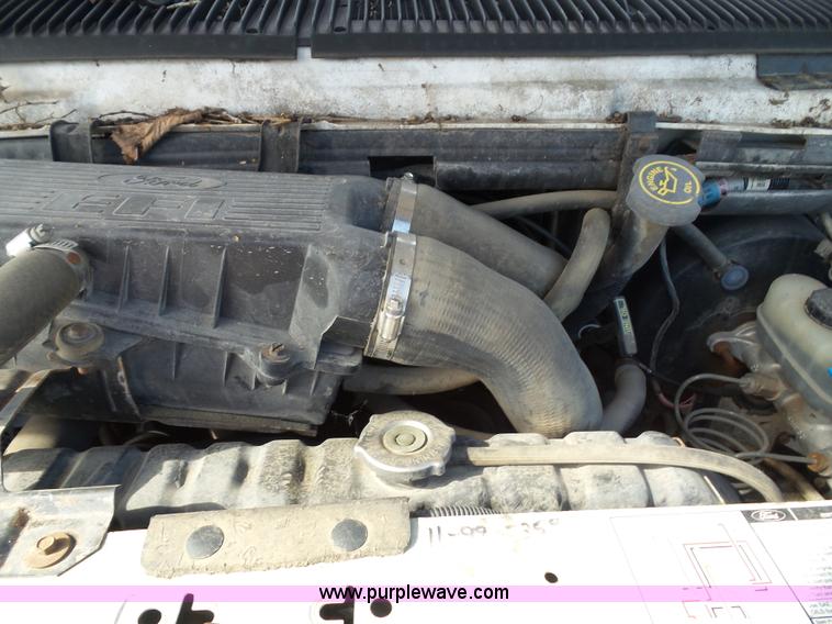 image for item J4832 1996 Ford Club Wagon van