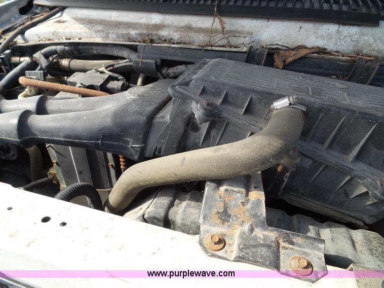 image for item J4832 1996 Ford Club Wagon van