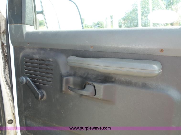 image for item J4832 1996 Ford Club Wagon van