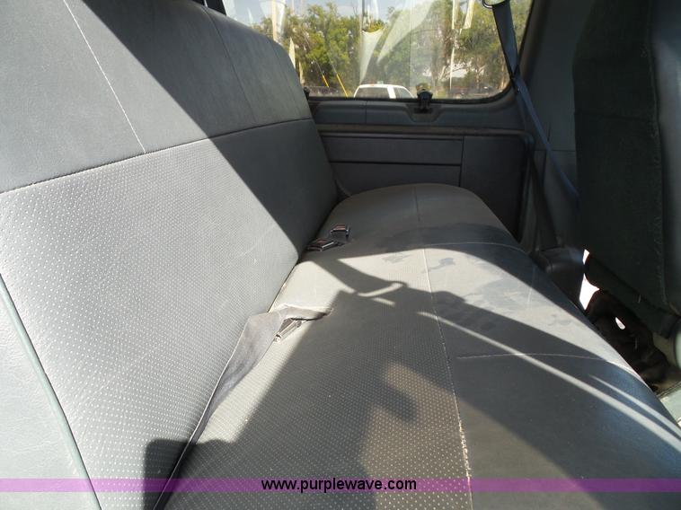 image for item J4832 1996 Ford Club Wagon van