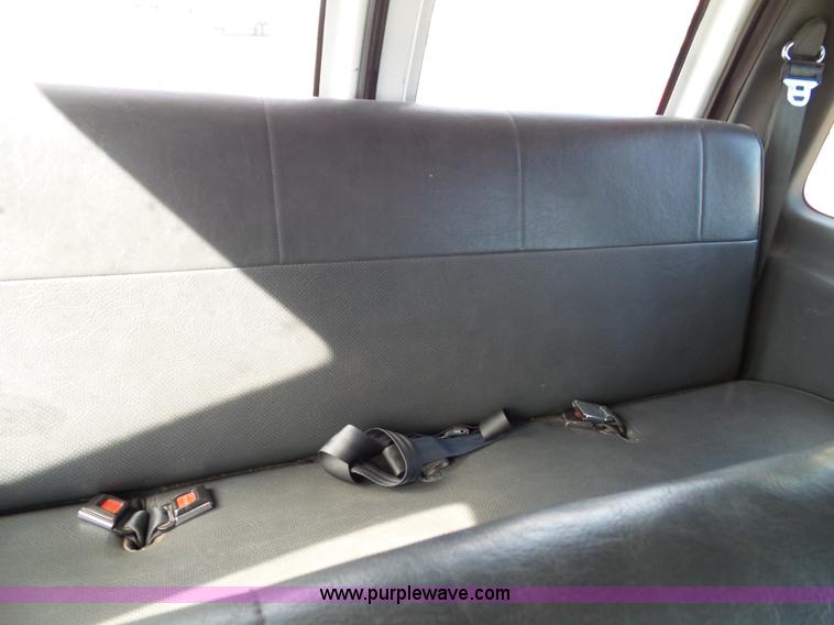 image for item J4832 1996 Ford Club Wagon van