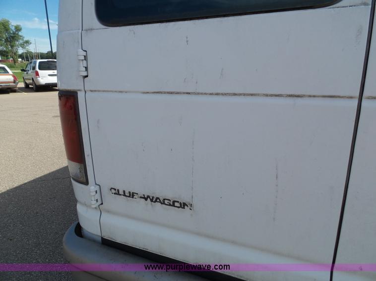 image for item J4832 1996 Ford Club Wagon van