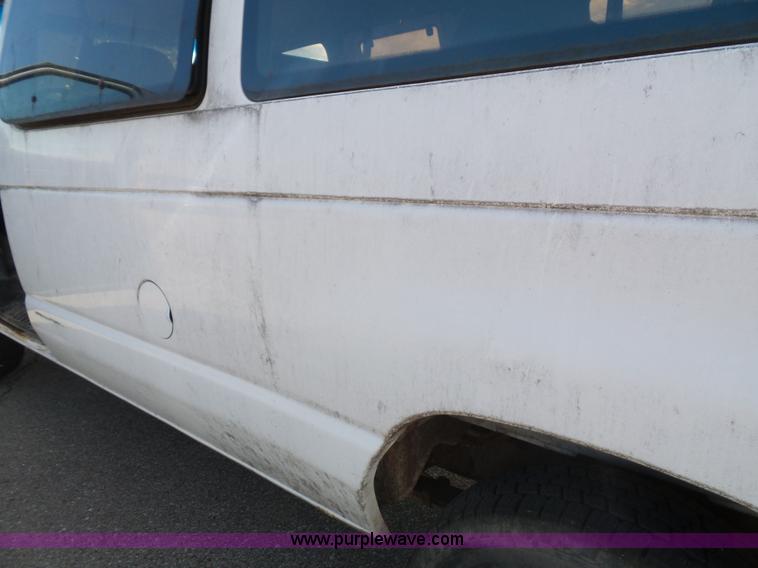 image for item J4832 1996 Ford Club Wagon van