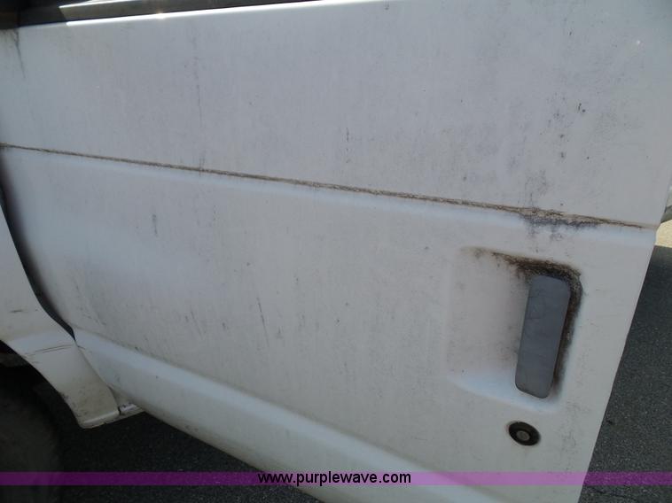 image for item J4832 1996 Ford Club Wagon van