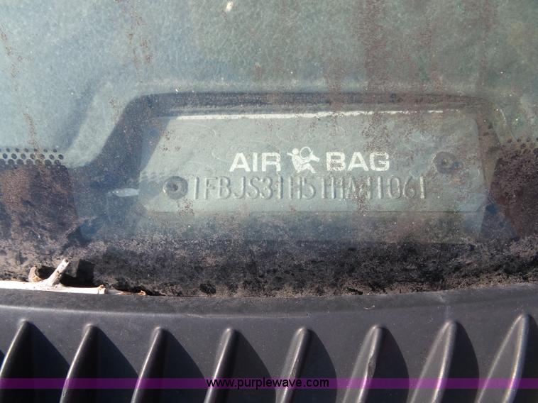 image for item J4832 1996 Ford Club Wagon van