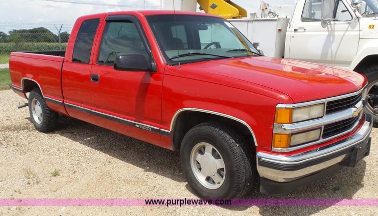 image for item J4838 1998 Chevrolet 1500 Ext. Cab pickup truck