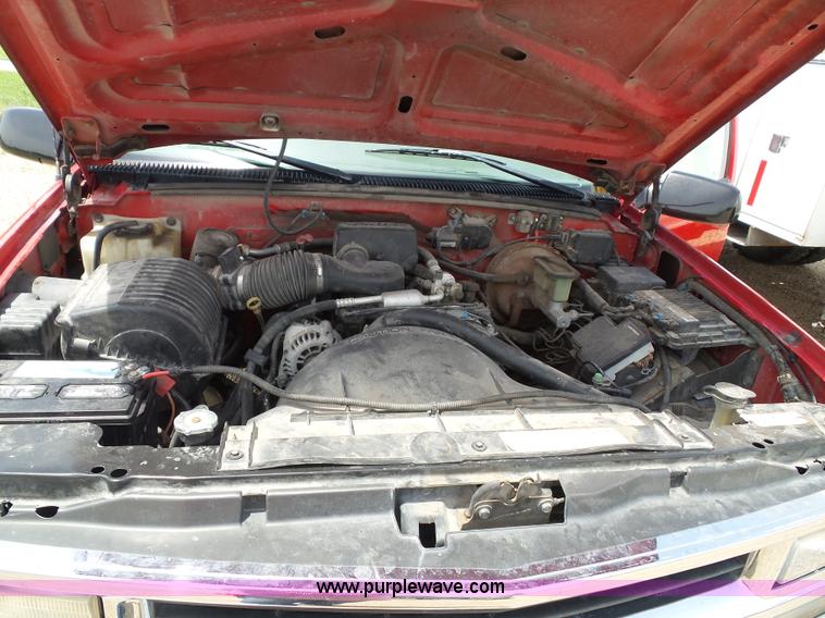 image for item J4838 1998 Chevrolet 1500 Ext. Cab pickup truck