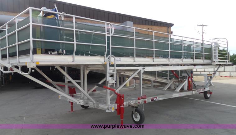 image for item J4851 2011 KCI GSE passenger boarding ramp