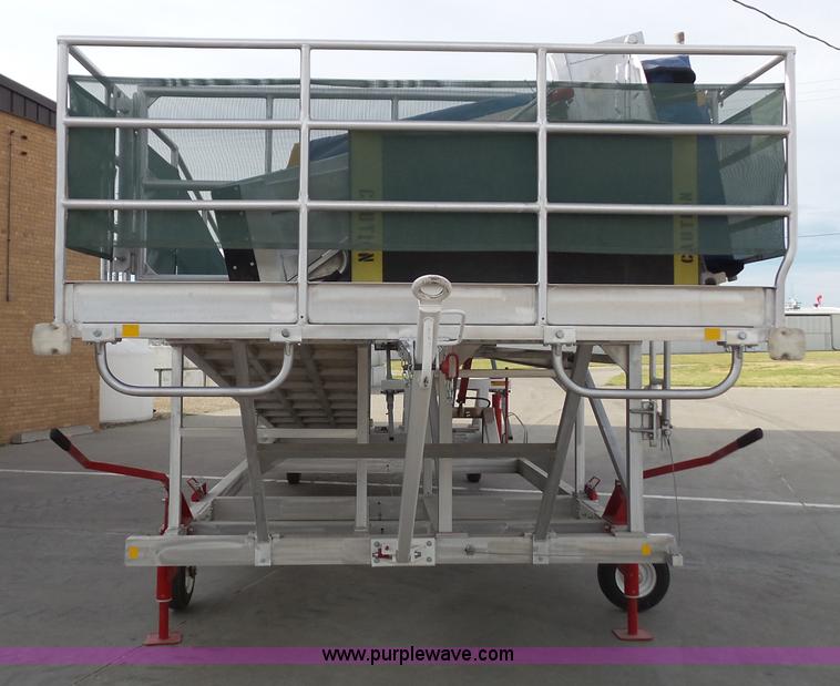 image for item J4851 2011 KCI GSE passenger boarding ramp