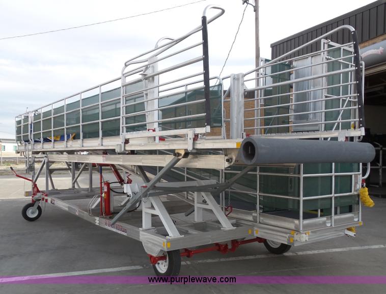 image for item J4851 2011 KCI GSE passenger boarding ramp