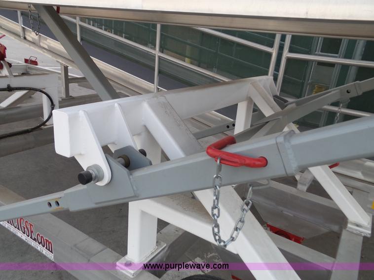 image for item J4851 2011 KCI GSE passenger boarding ramp