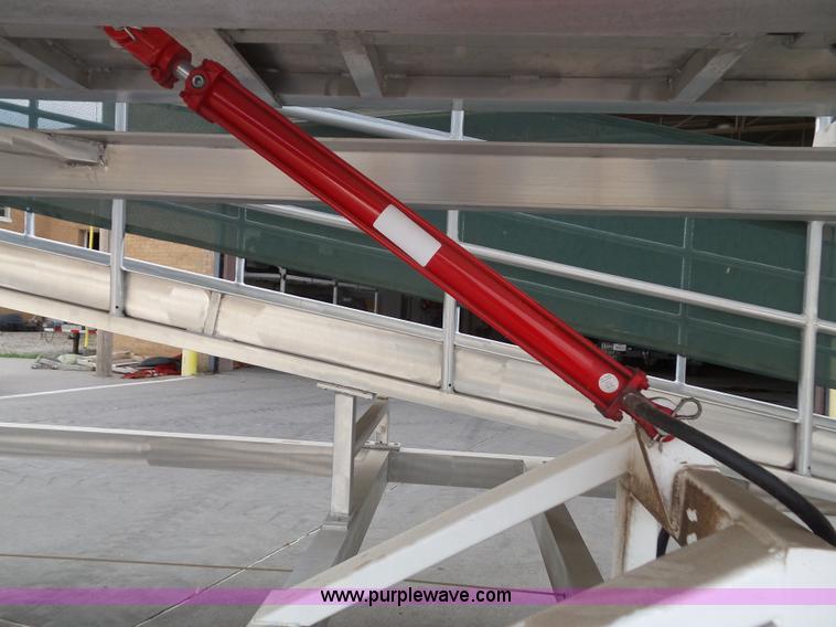 image for item J4851 2011 KCI GSE passenger boarding ramp