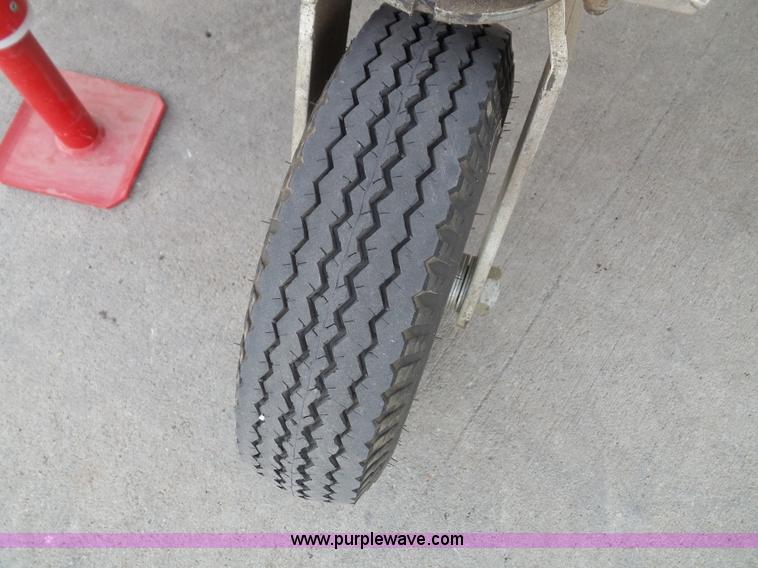 image for item J4851 2011 KCI GSE passenger boarding ramp