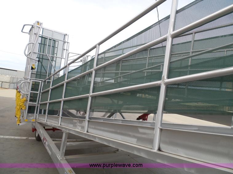 image for item J4851 2011 KCI GSE passenger boarding ramp