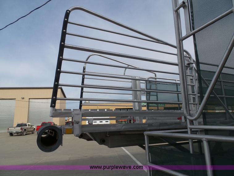 image for item J4851 2011 KCI GSE passenger boarding ramp