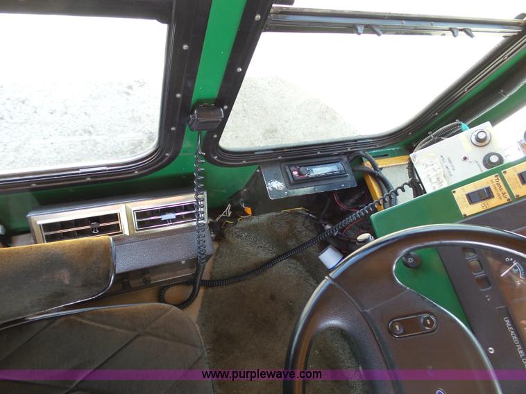 image for item J6028 1994 Ford F53 trolley