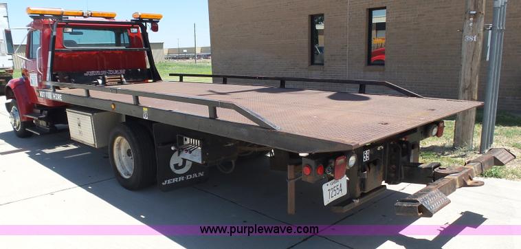 image for item J6031 1997 International 4700 rollback truck