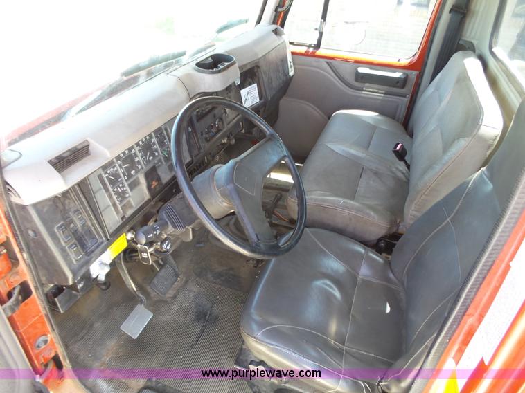 image for item J6031 1997 International 4700 rollback truck