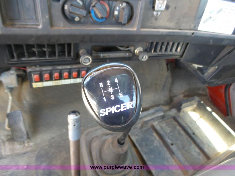 image for item J6031 1997 International 4700 rollback truck