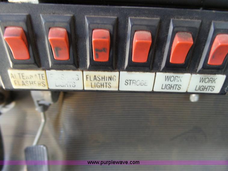 image for item J6031 1997 International 4700 rollback truck