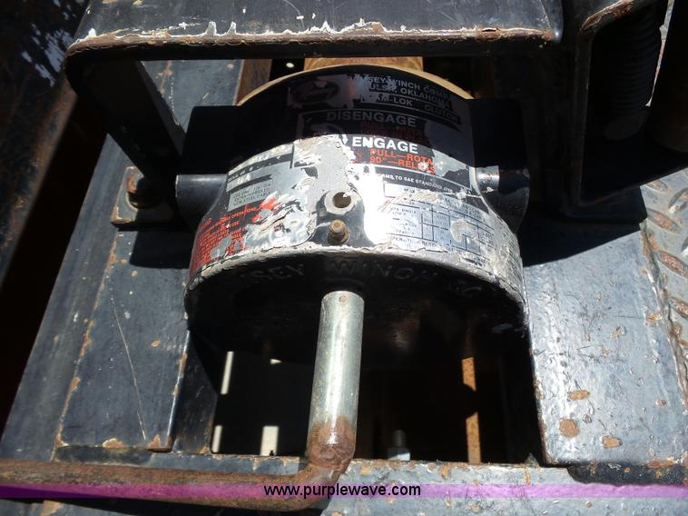 image for item J6031 1997 International 4700 rollback truck