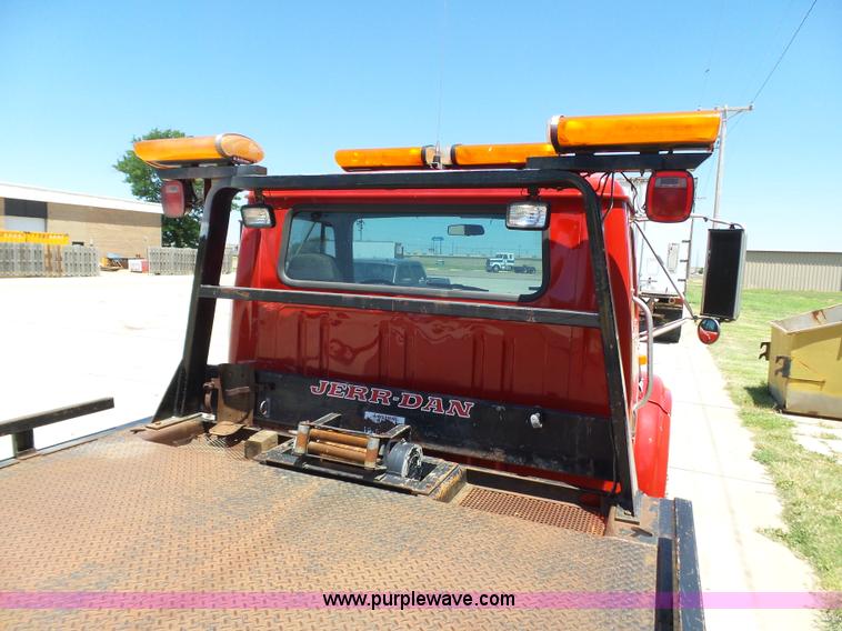 image for item J6031 1997 International 4700 rollback truck