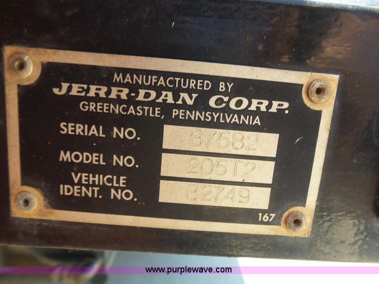 image for item J6031 1997 International 4700 rollback truck