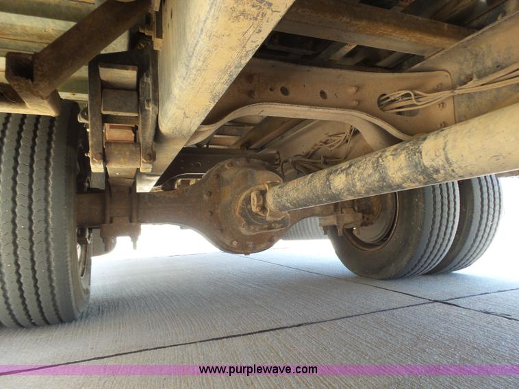 image for item J6031 1997 International 4700 rollback truck