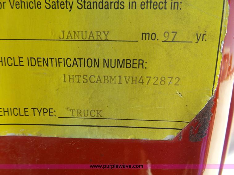 image for item J6031 1997 International 4700 rollback truck