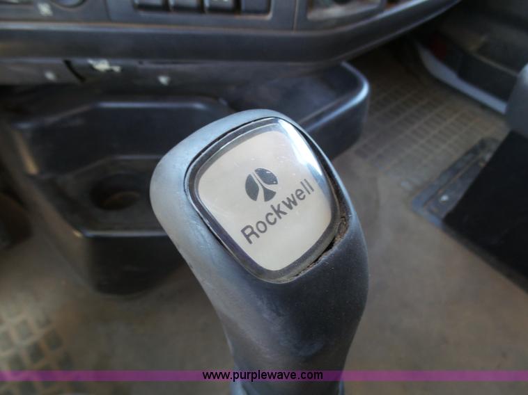 image for item J6032 1998 Volvo S60 semi truck