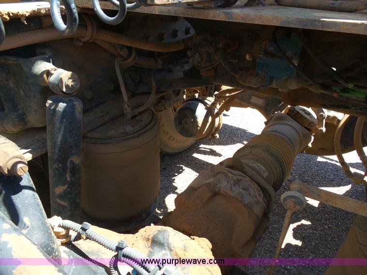 image for item J6032 1998 Volvo S60 semi truck