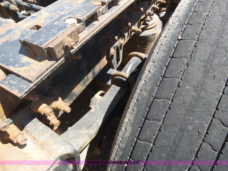 image for item J6032 1998 Volvo S60 semi truck