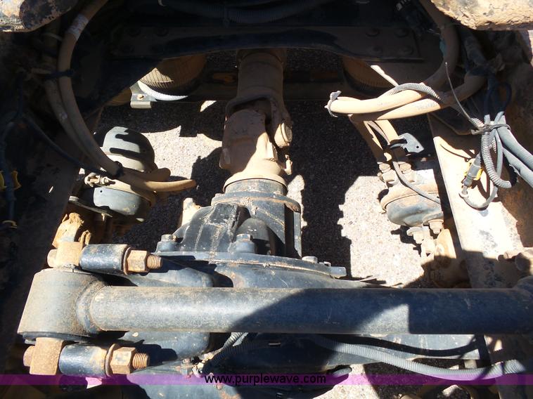 image for item J6032 1998 Volvo S60 semi truck