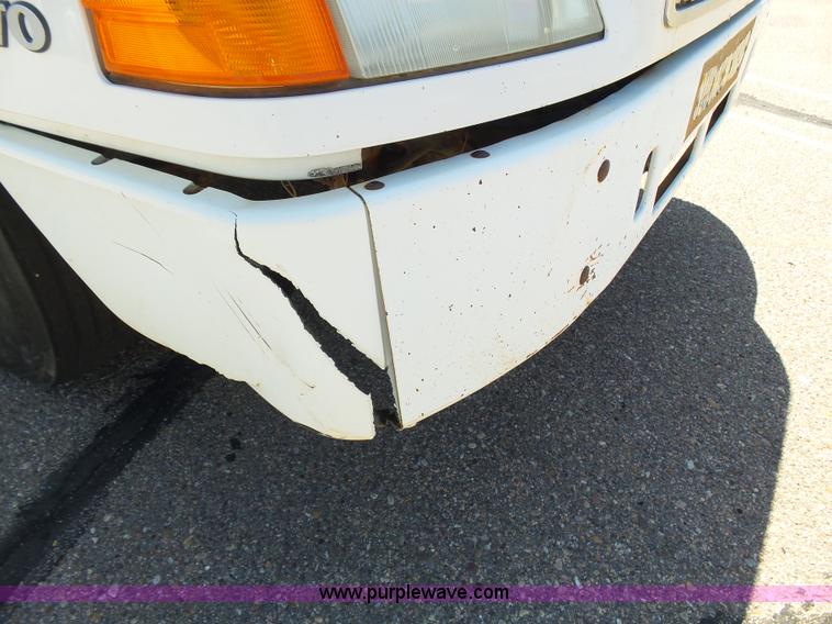 image for item J6032 1998 Volvo S60 semi truck