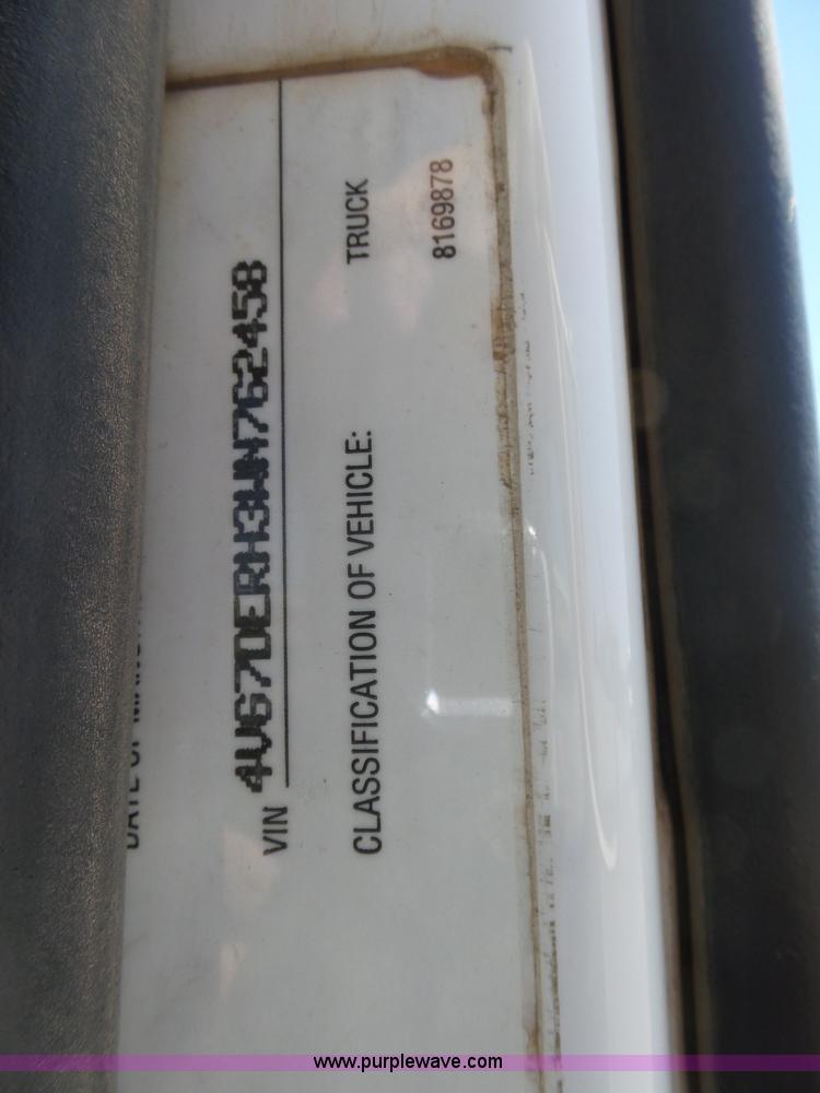 image for item J6032 1998 Volvo S60 semi truck