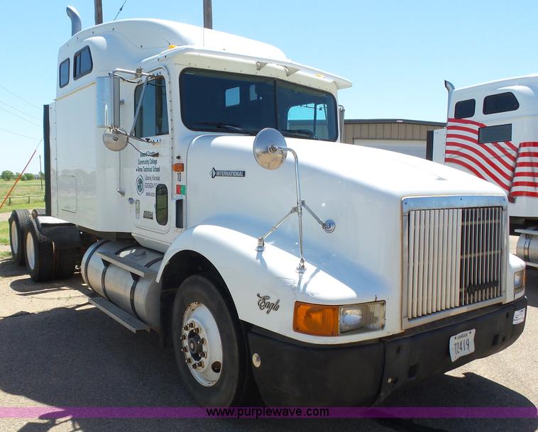 image for item J6033 1997 International 9400 semi truck