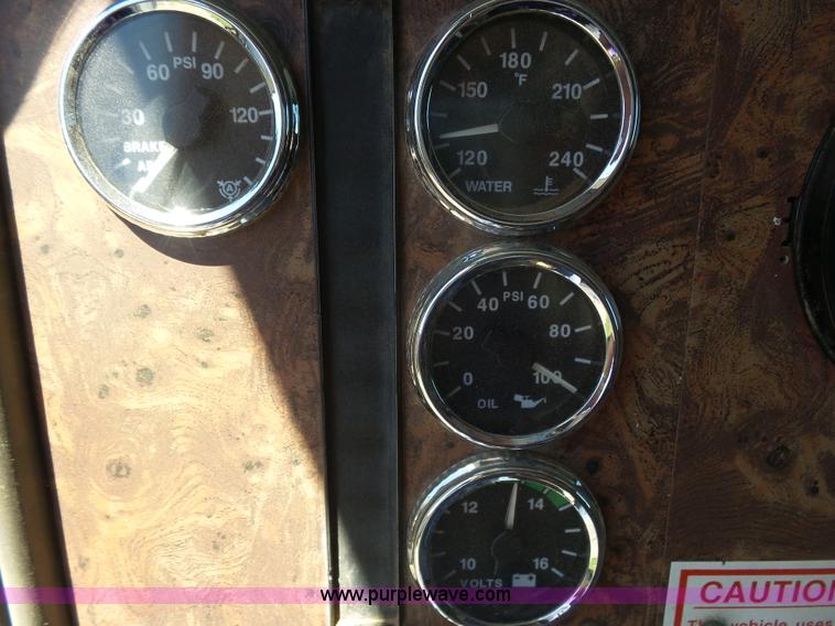 image for item J6033 1997 International 9400 semi truck