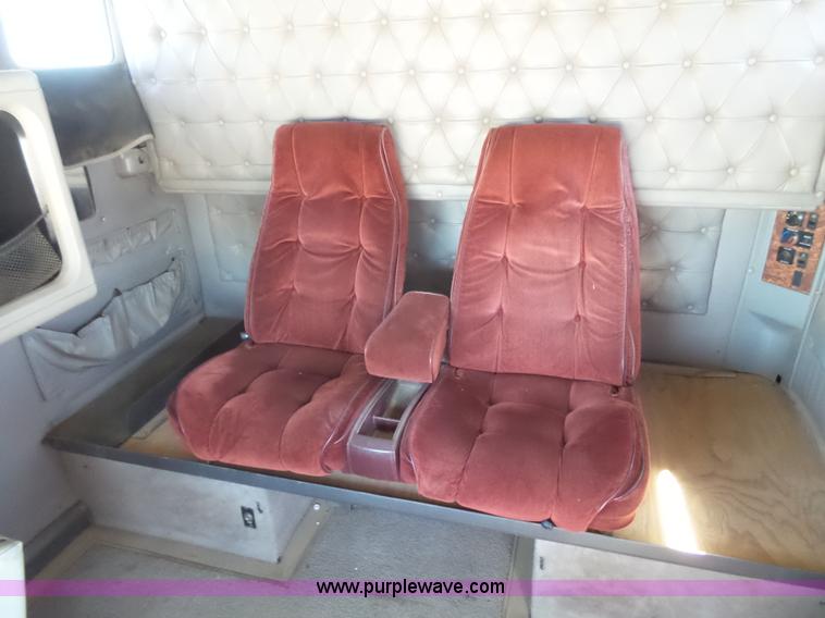 image for item J6033 1997 International 9400 semi truck