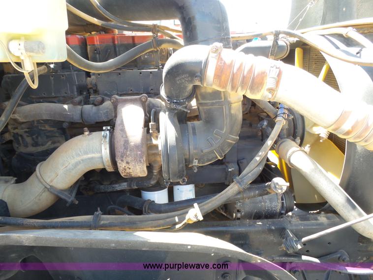 image for item J6033 1997 International 9400 semi truck