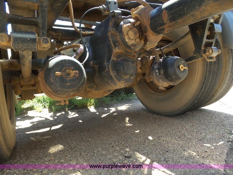 image for item J6033 1997 International 9400 semi truck