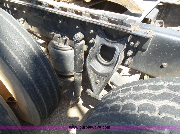 image for item J6033 1997 International 9400 semi truck