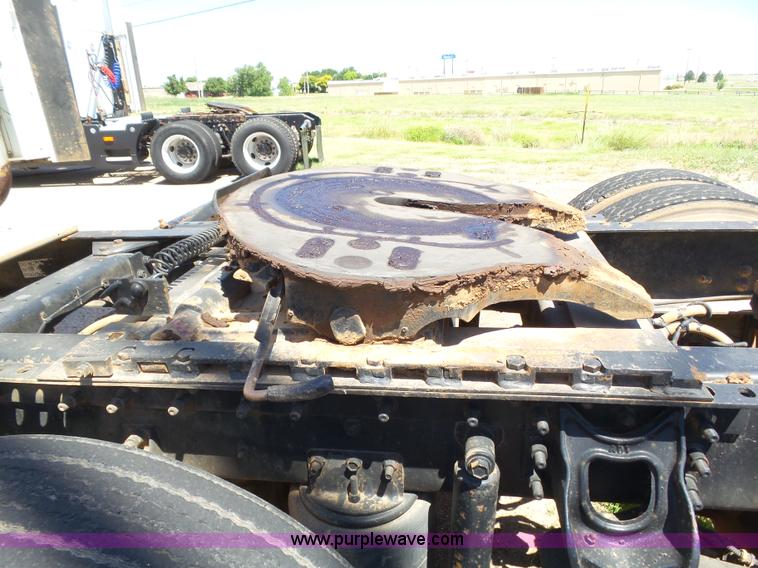 image for item J6033 1997 International 9400 semi truck