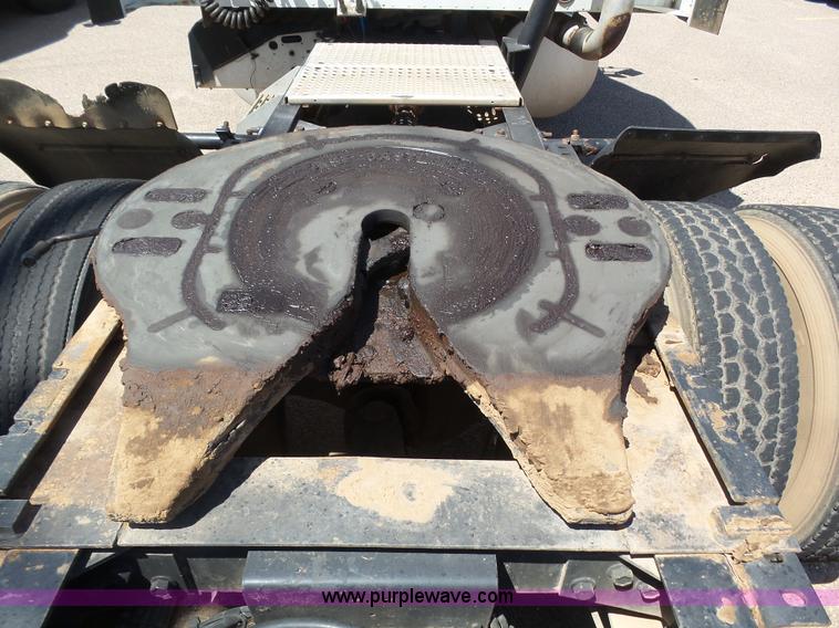 image for item J6033 1997 International 9400 semi truck