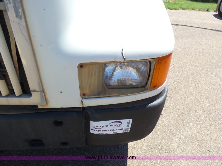 image for item J6033 1997 International 9400 semi truck