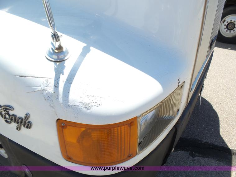 image for item J6033 1997 International 9400 semi truck