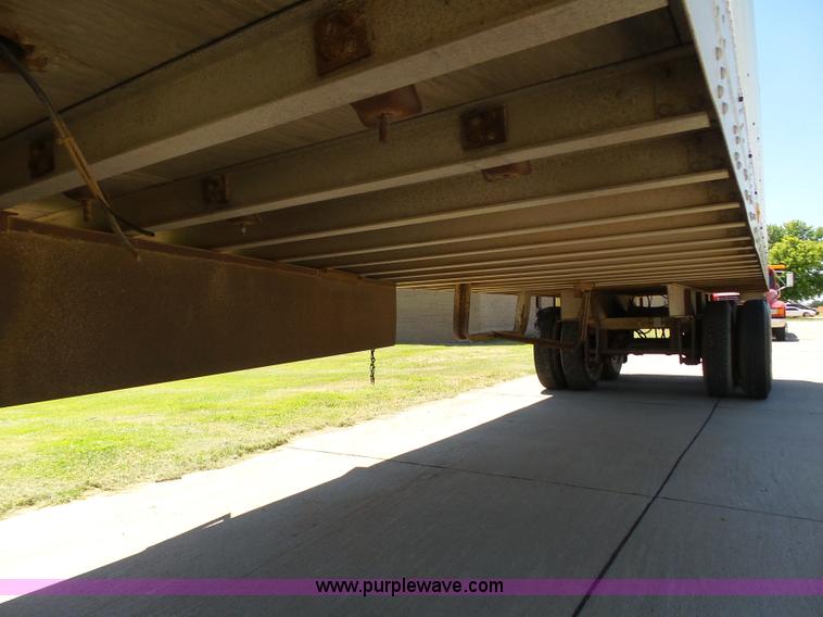 image for item J6035 1978 Fruehauf A9-8576-42-6PR refrigerated van trailer