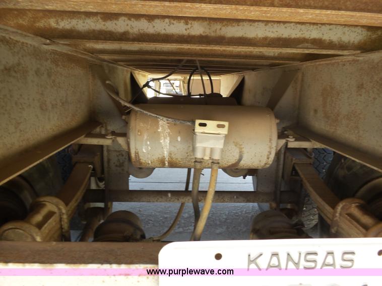 image for item J6035 1978 Fruehauf A9-8576-42-6PR refrigerated van trailer