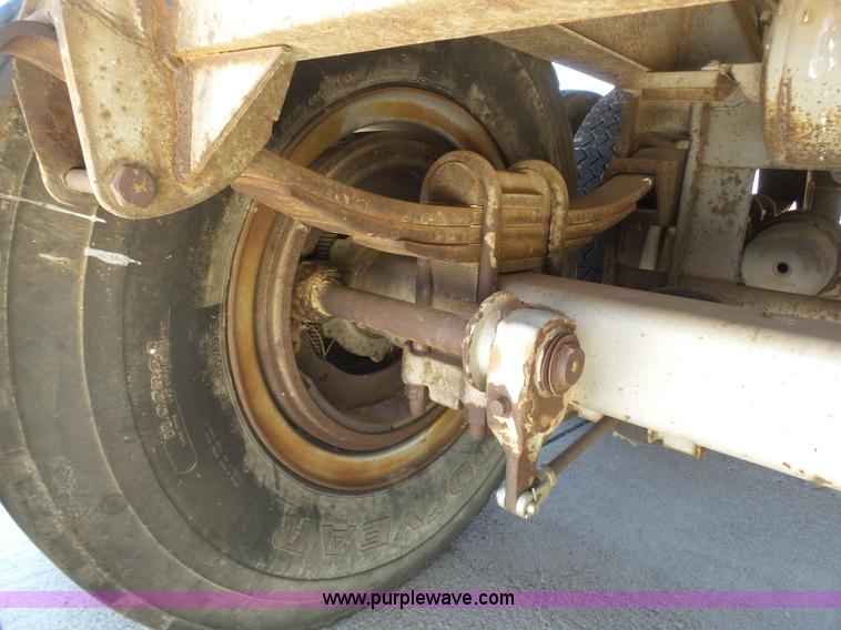 image for item J6035 1978 Fruehauf A9-8576-42-6PR refrigerated van trailer